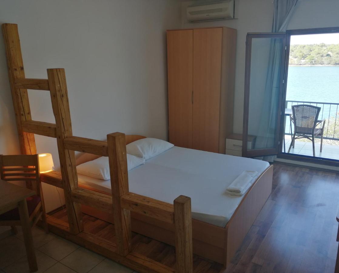 Trim Rooms And Apartments Lovište 外观 照片