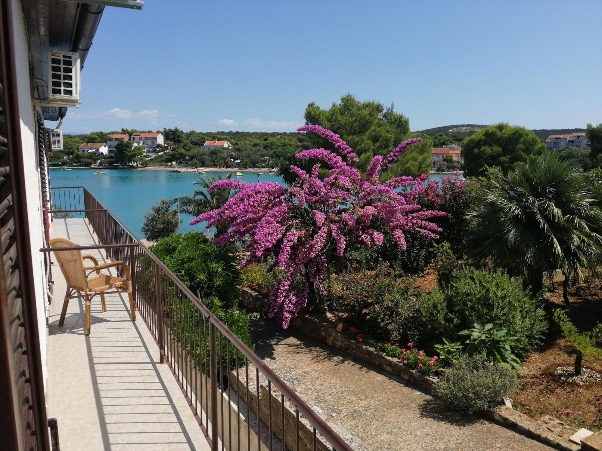 Trim Rooms And Apartments Lovište 外观 照片